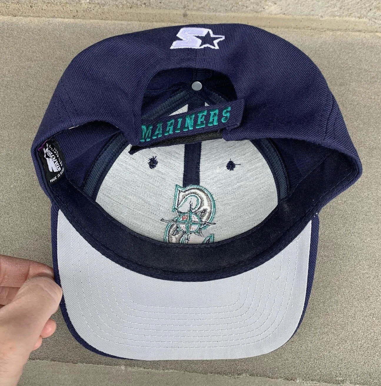 inside of mariners hat .jpg