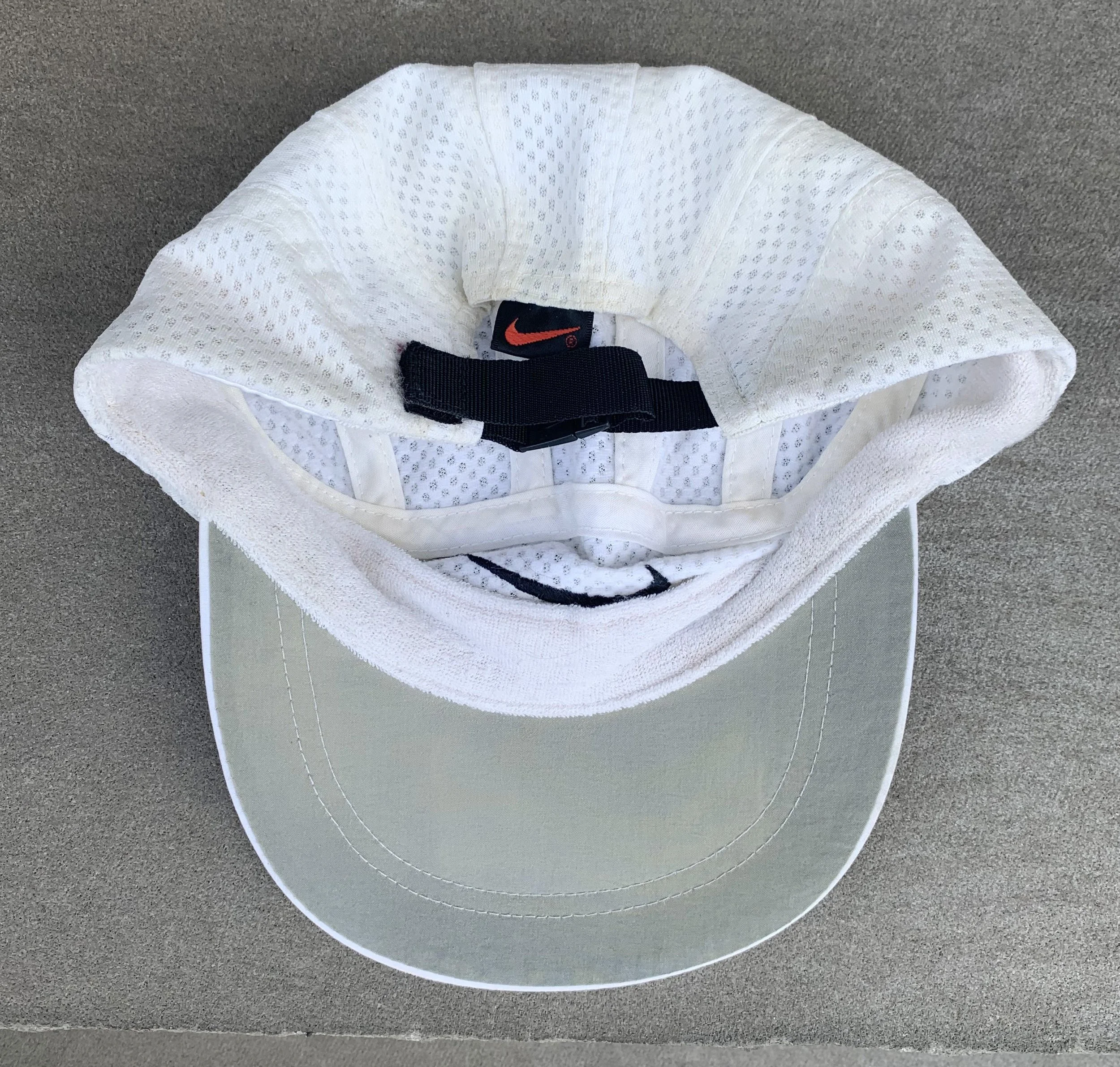 inside of Nike Mesh hat .jpg