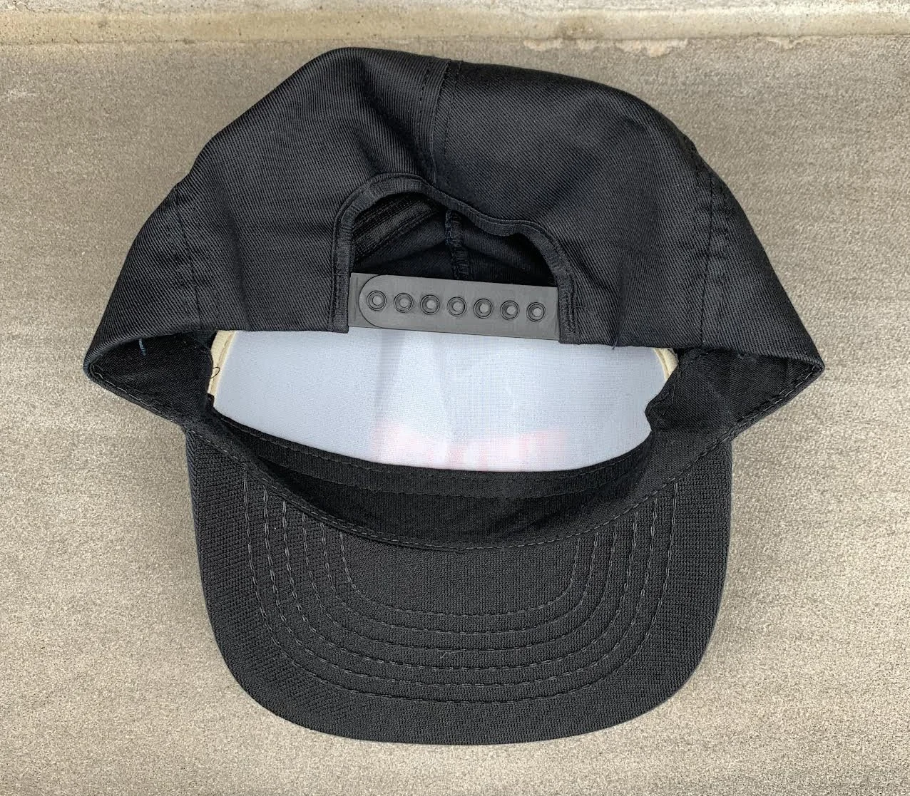 inside of maxell hat .jpg