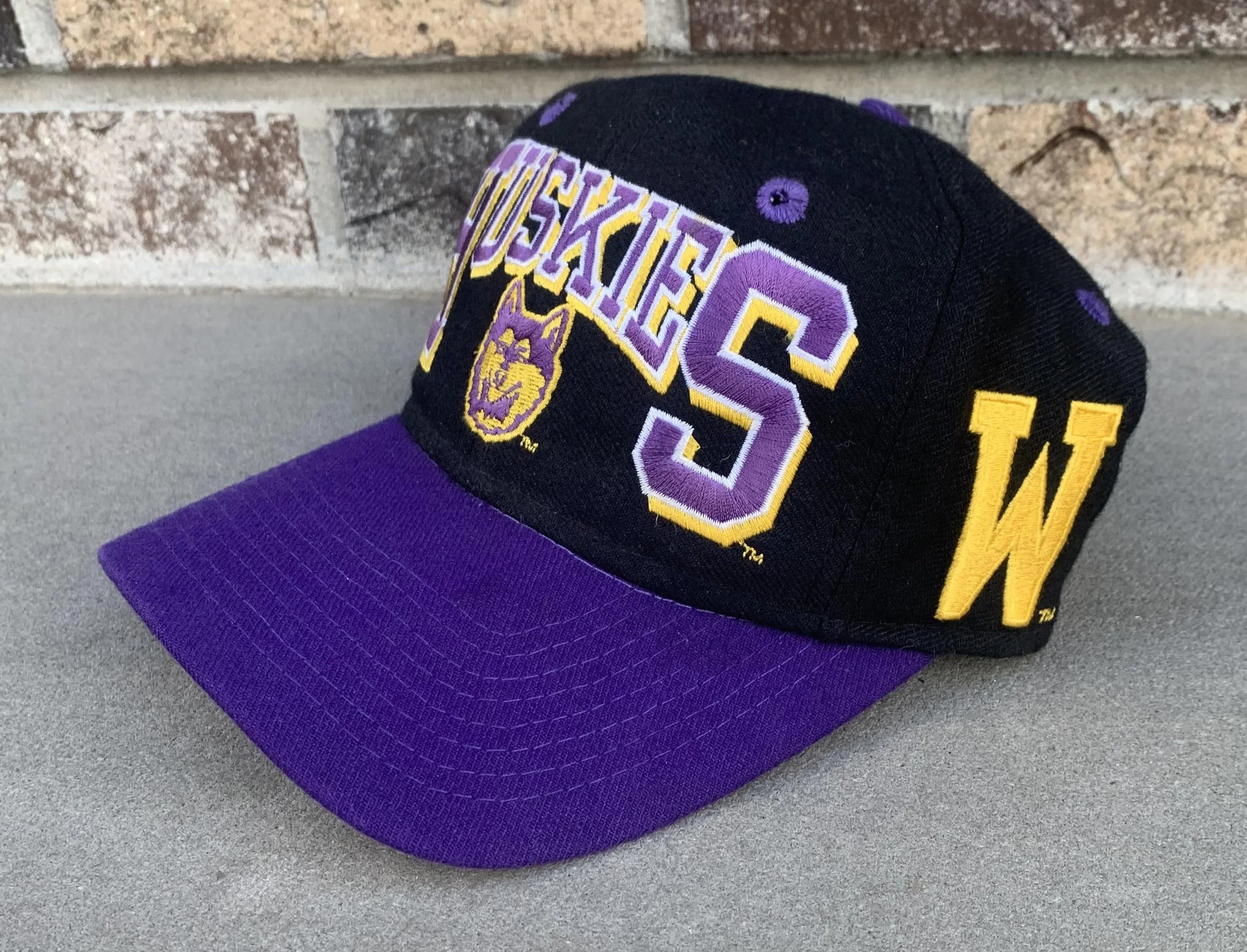 side of huskies hat .jpg