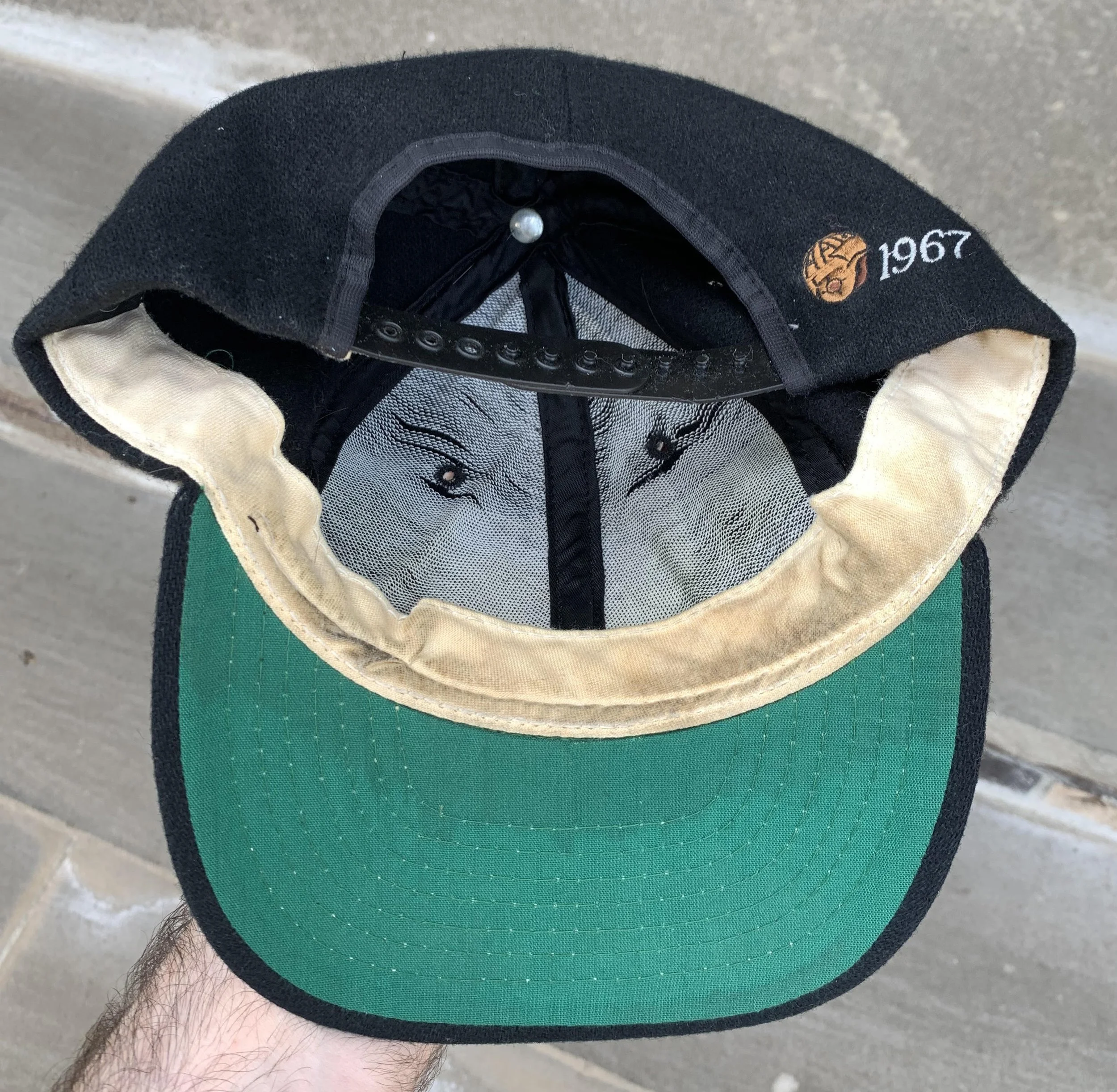 inside of rainders hat .jpg