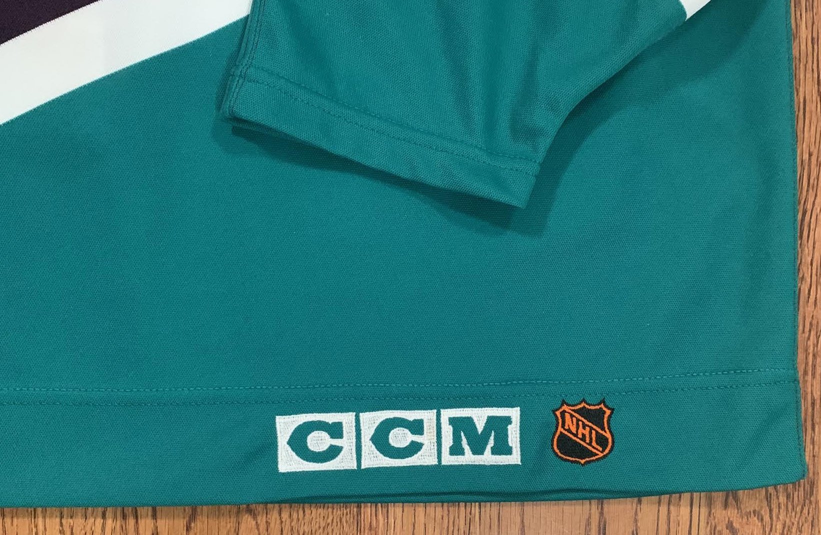 Authentic Center Ice CCM Anaheim Mighty Ducks NHL Jersey Fight Strap - Size  54