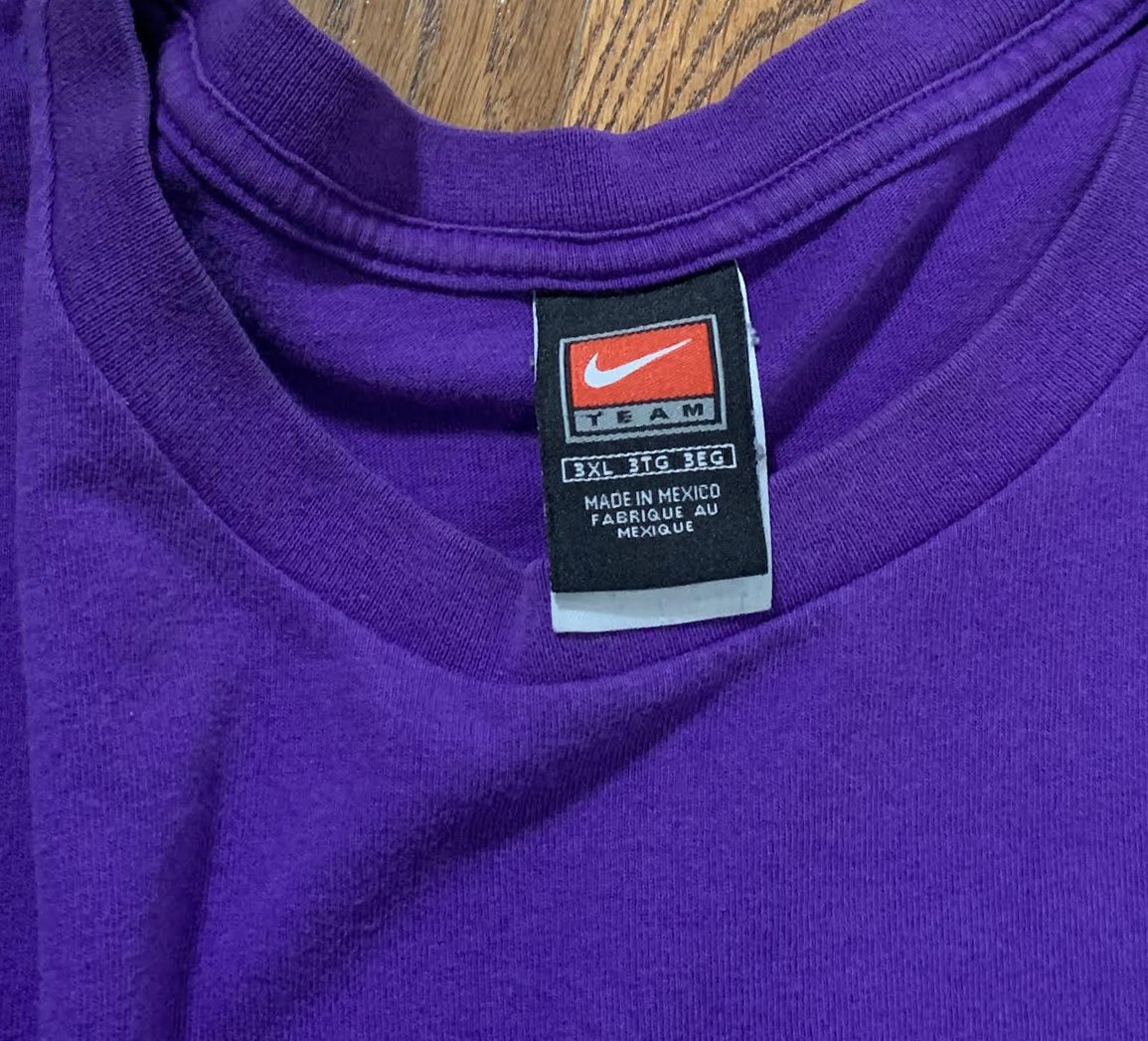 bijvoorbeeld gesloten ruimte Vintage Nike Swoosh Purple/ Black T Shirt (Size XXXL) — Roots