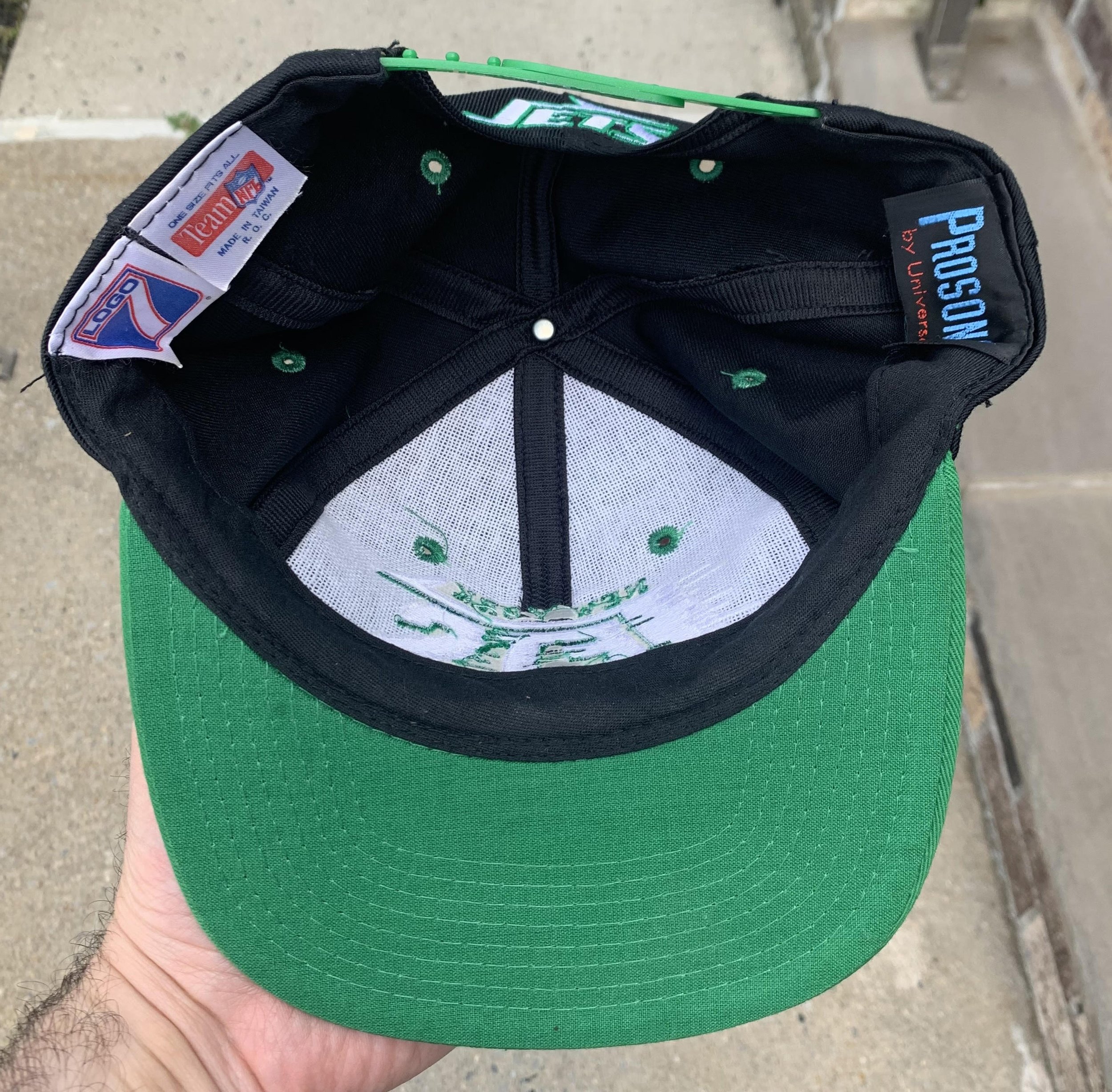 inside of jets hat .jpg
