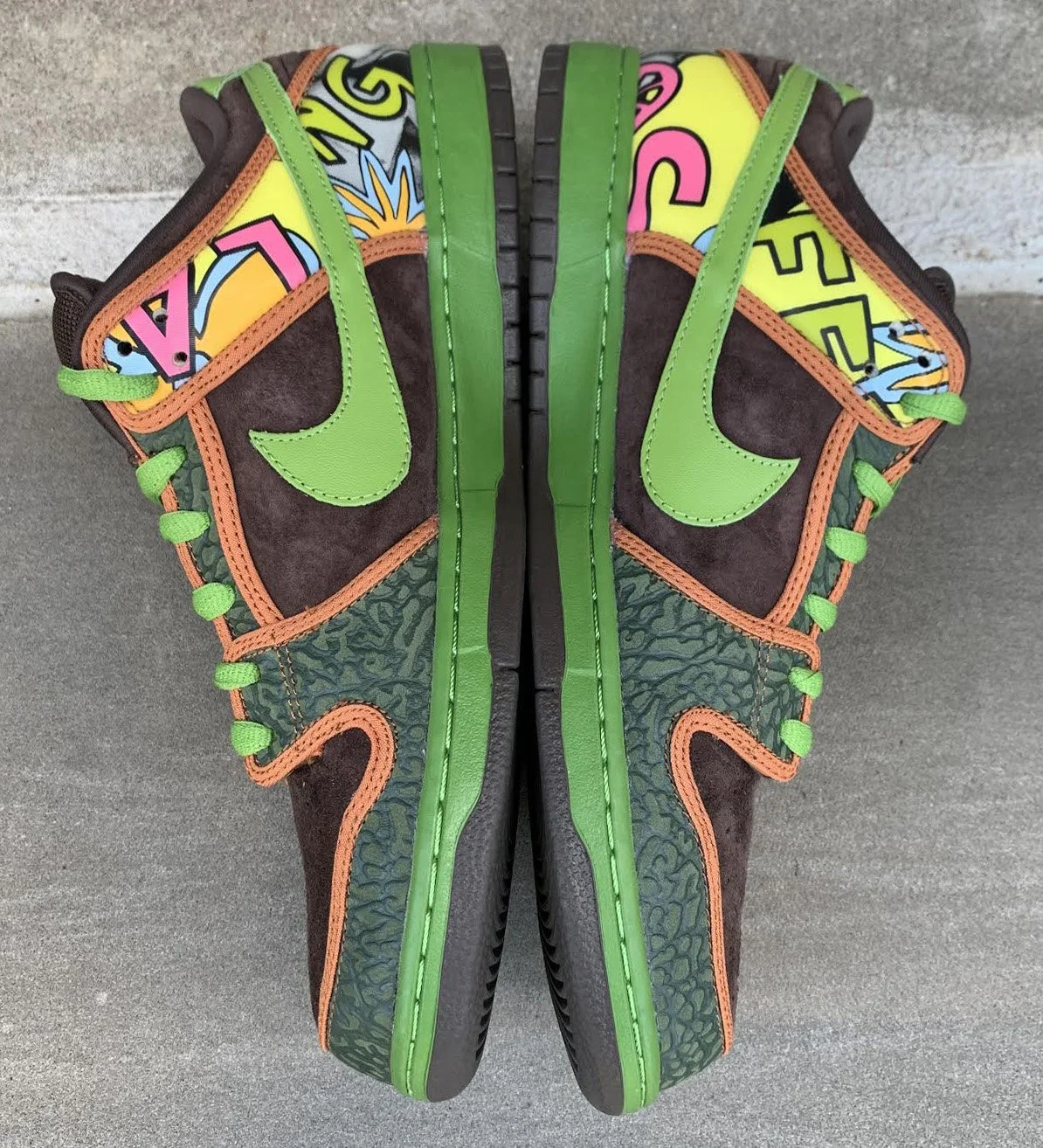 side of Dunk low .jpg