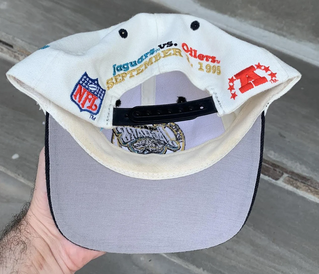 inside of Jags hat .jpg