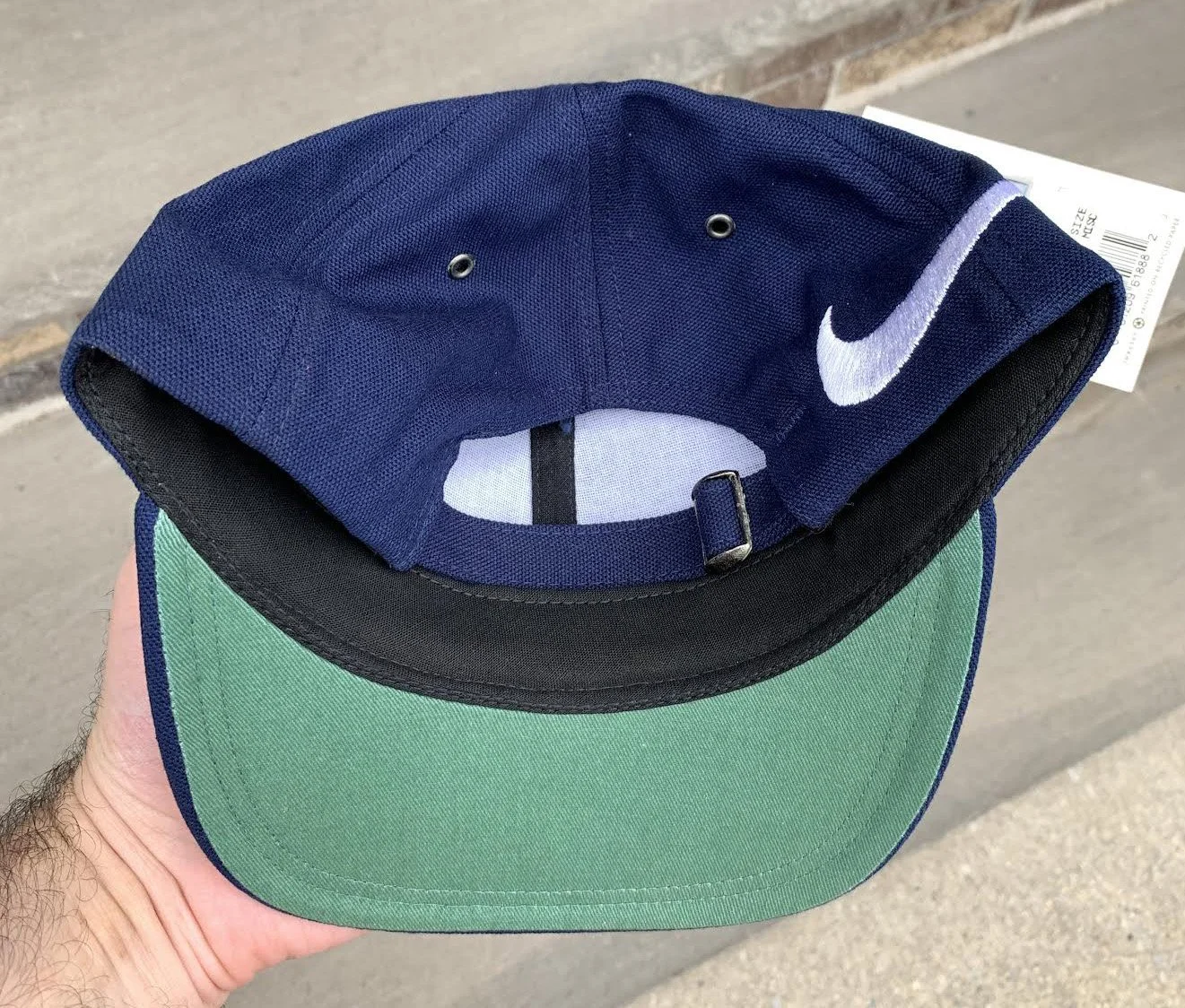 2 inside of Nike Strapback .jpg