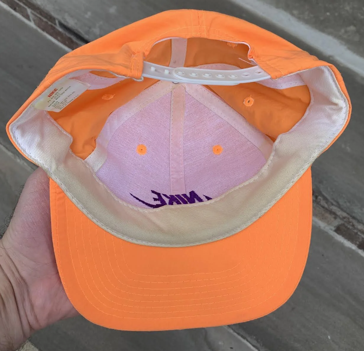 inside of Snapback nike .jpg