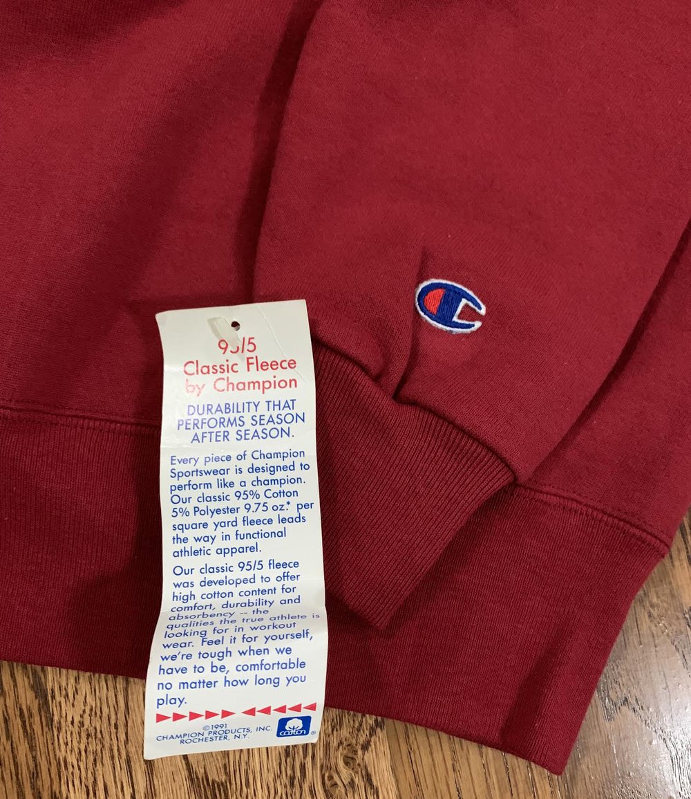 Plys dukke Blive Alt det bedste Vintage Champion Red Crewneck Sweatshirt (Size M) NWT — Roots