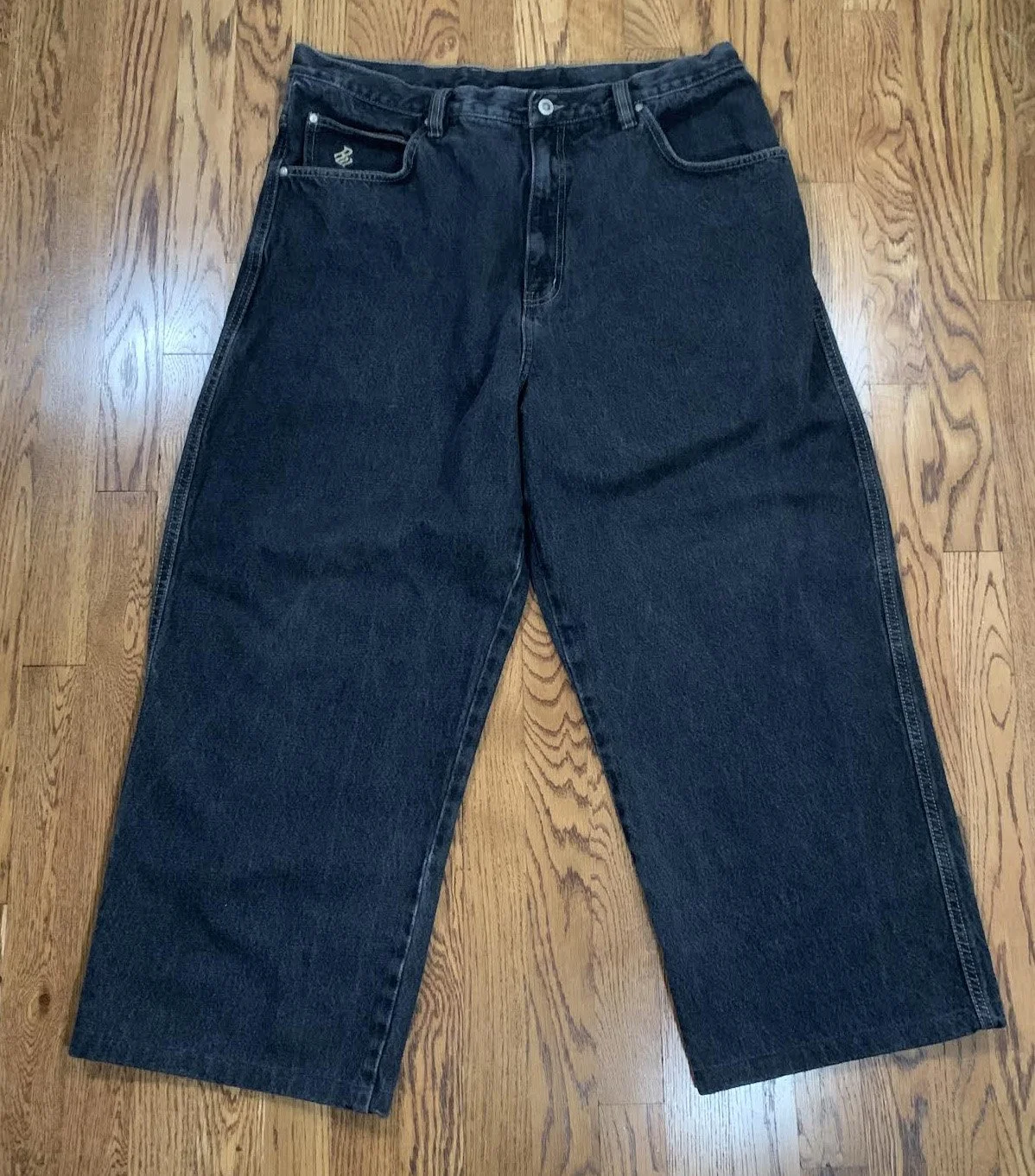 front of rocawear pants .jpg