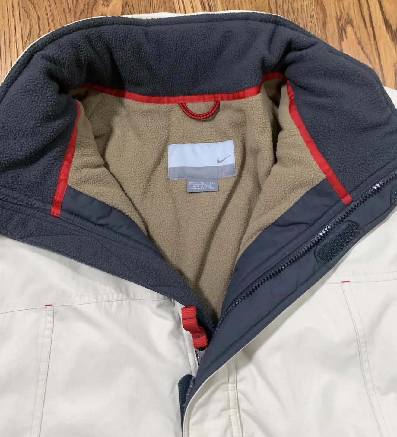 nike grey tag and collar .jpg