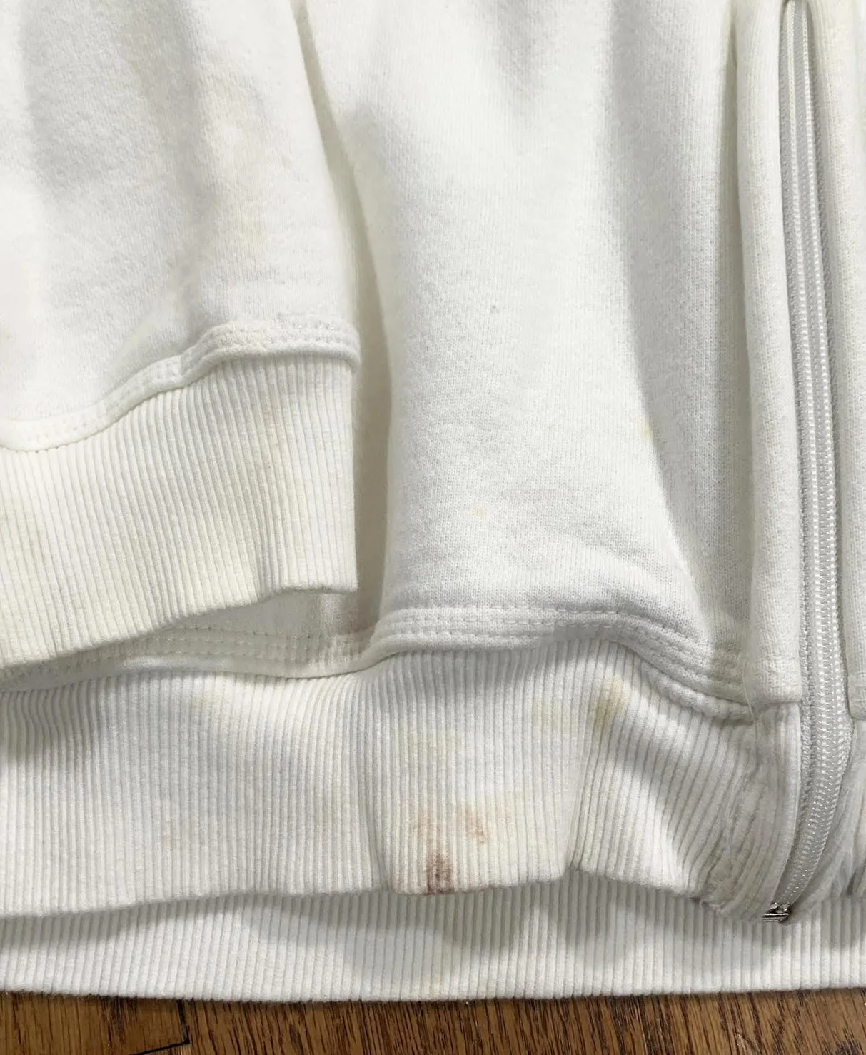 marks on bottom .jpg