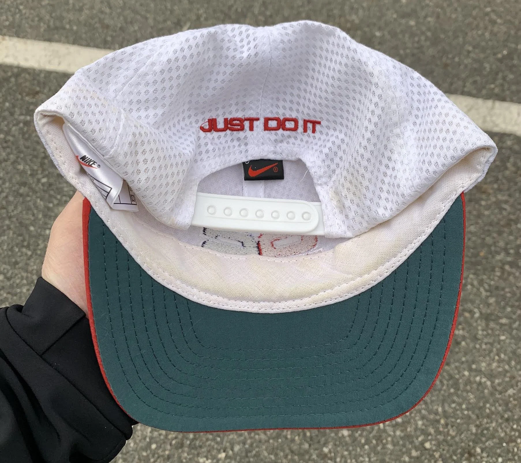 inside of mesh nike hat .jpg