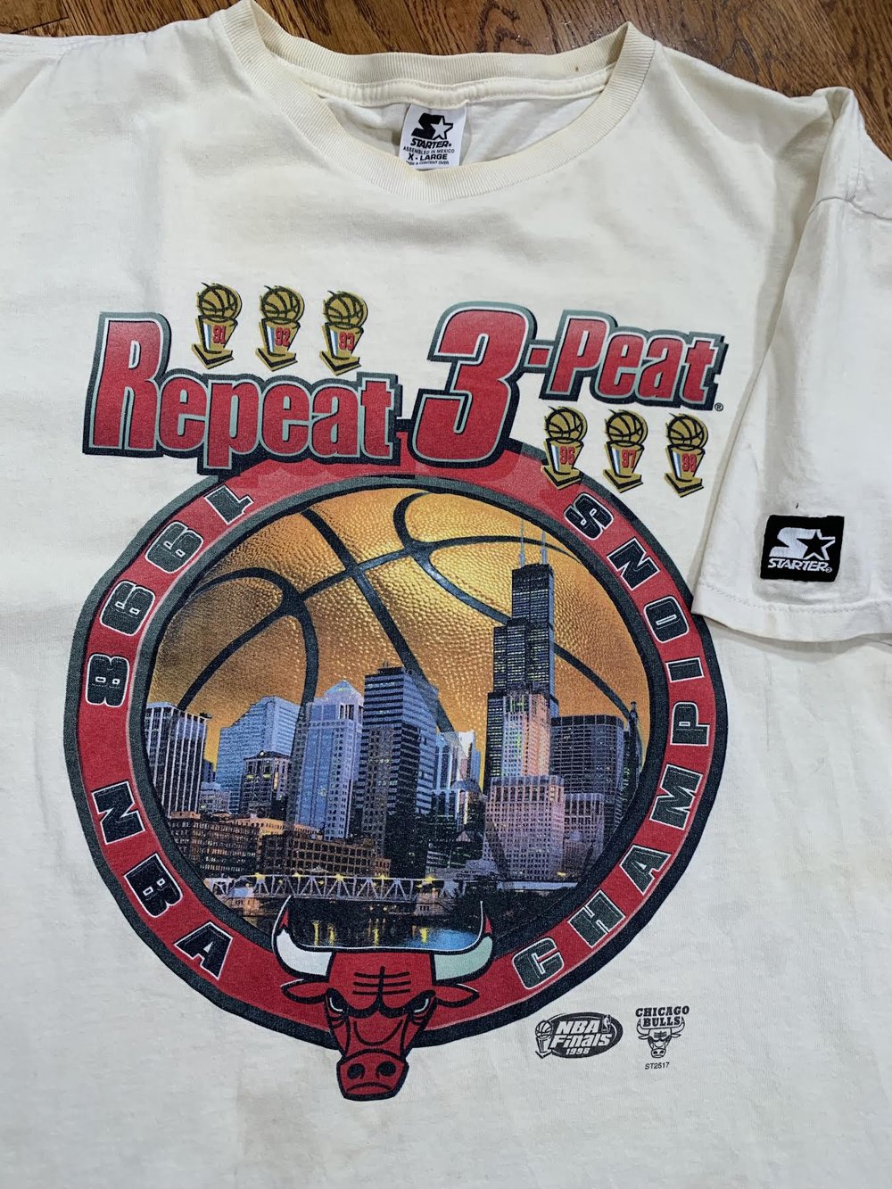 1998 Chicago Bulls 'Repeat 3 Peat' Logo T-Shirt
