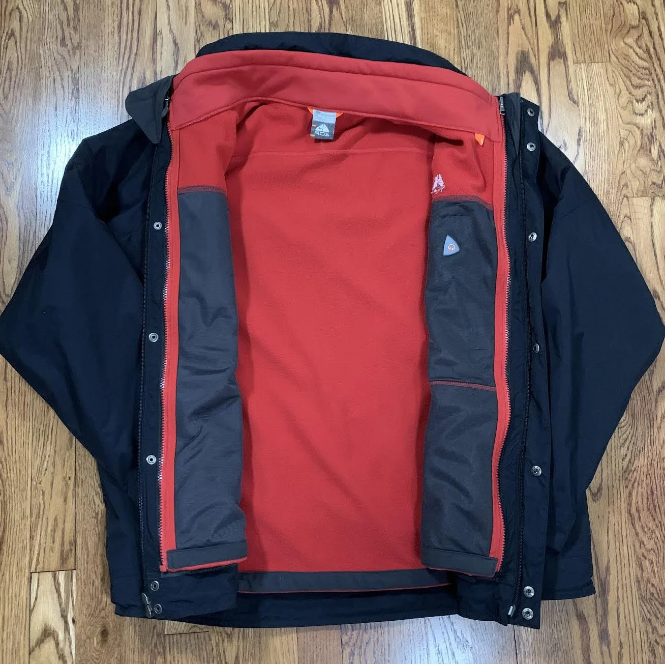 inside of Nike Jacket .jpg