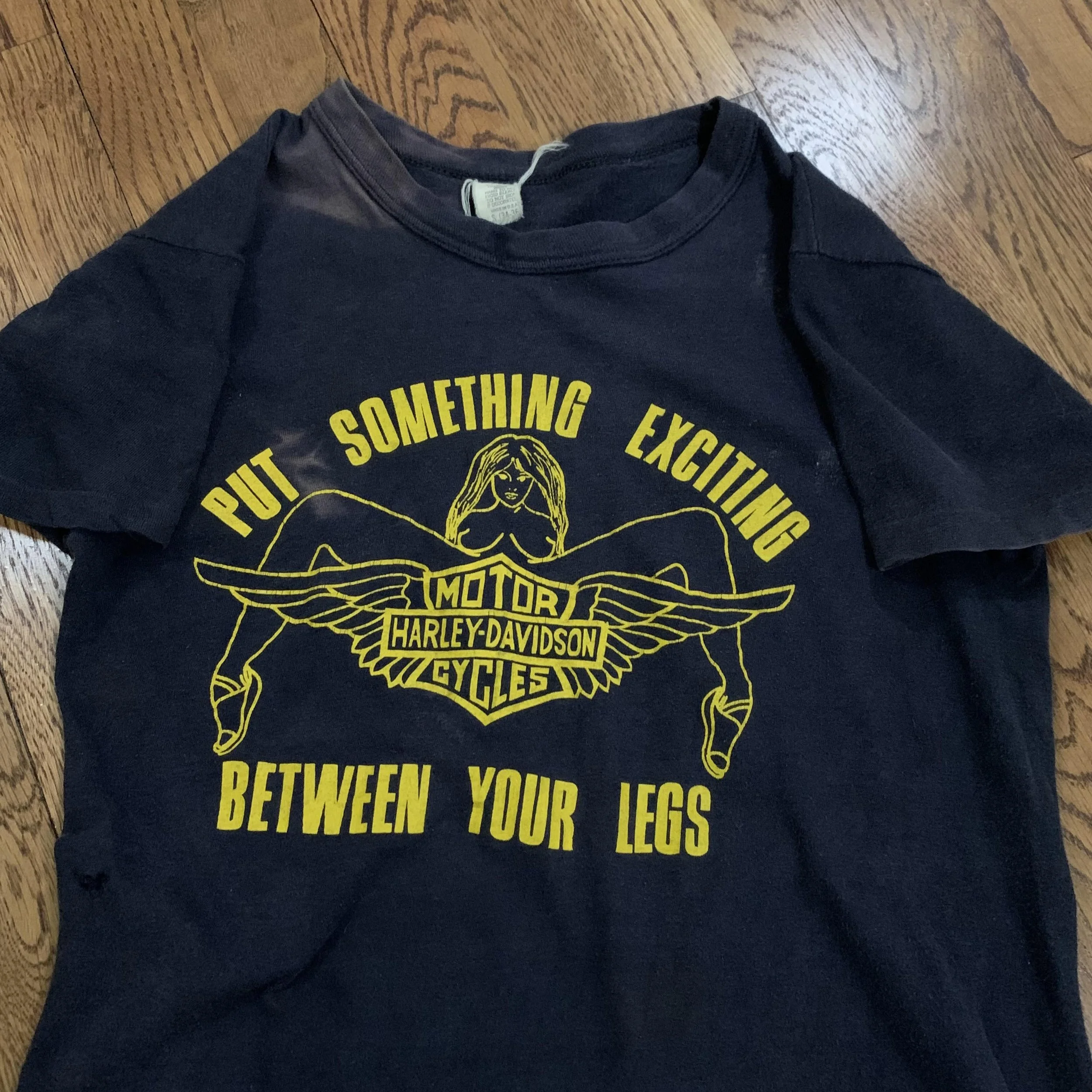 Put something between your legs close up .jpg