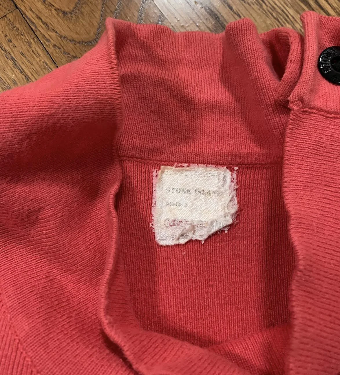 stone island tag.jpg