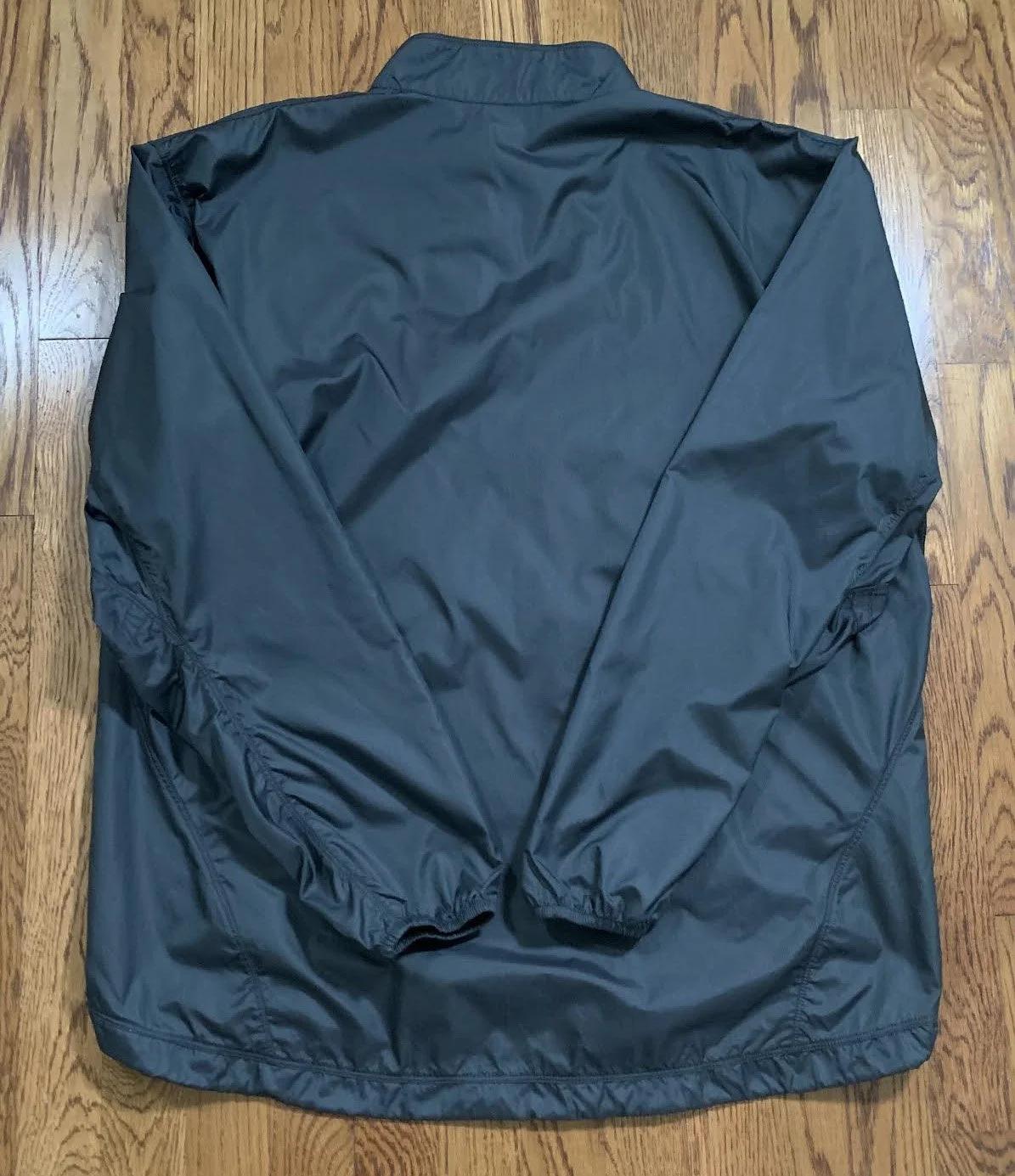 back of arc windbreaker .jpg