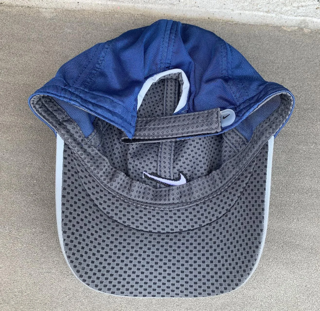 back of nike dri fit hat.jpg