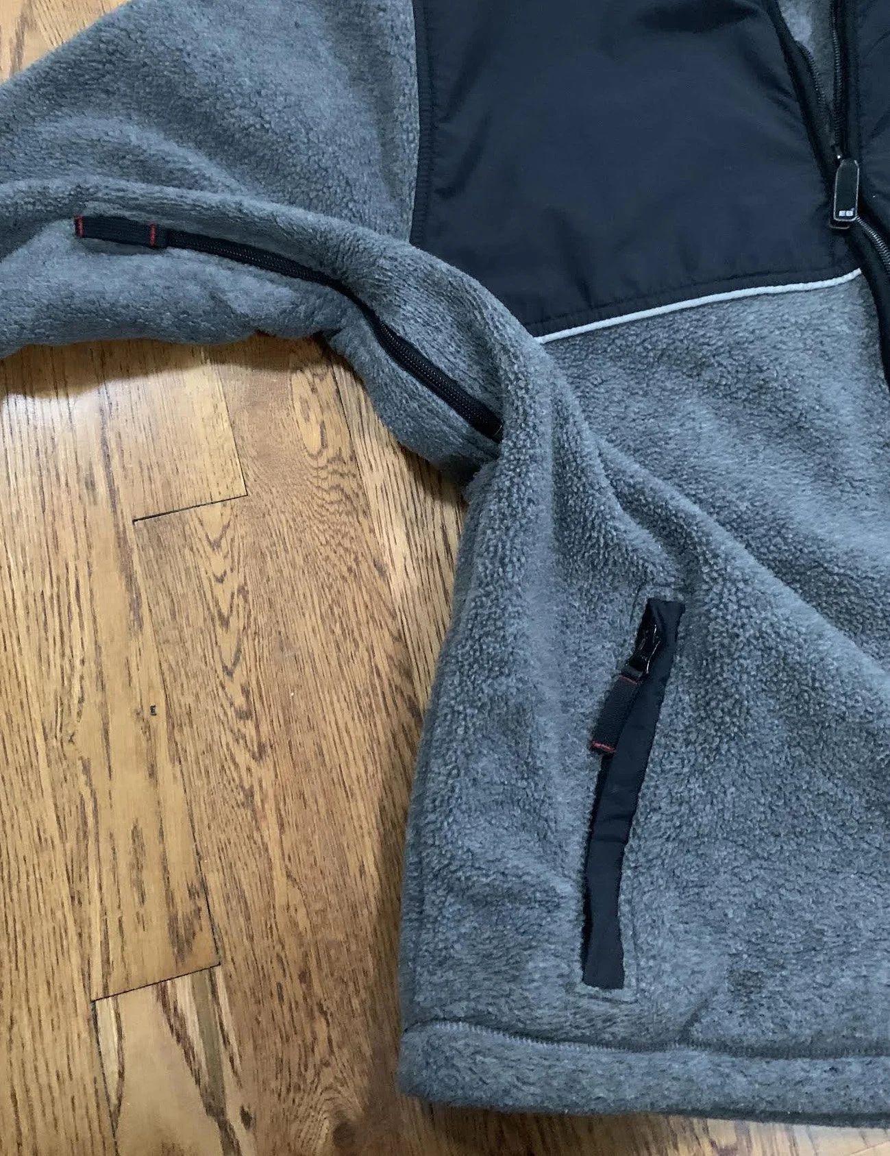 zippers under arm .jpg