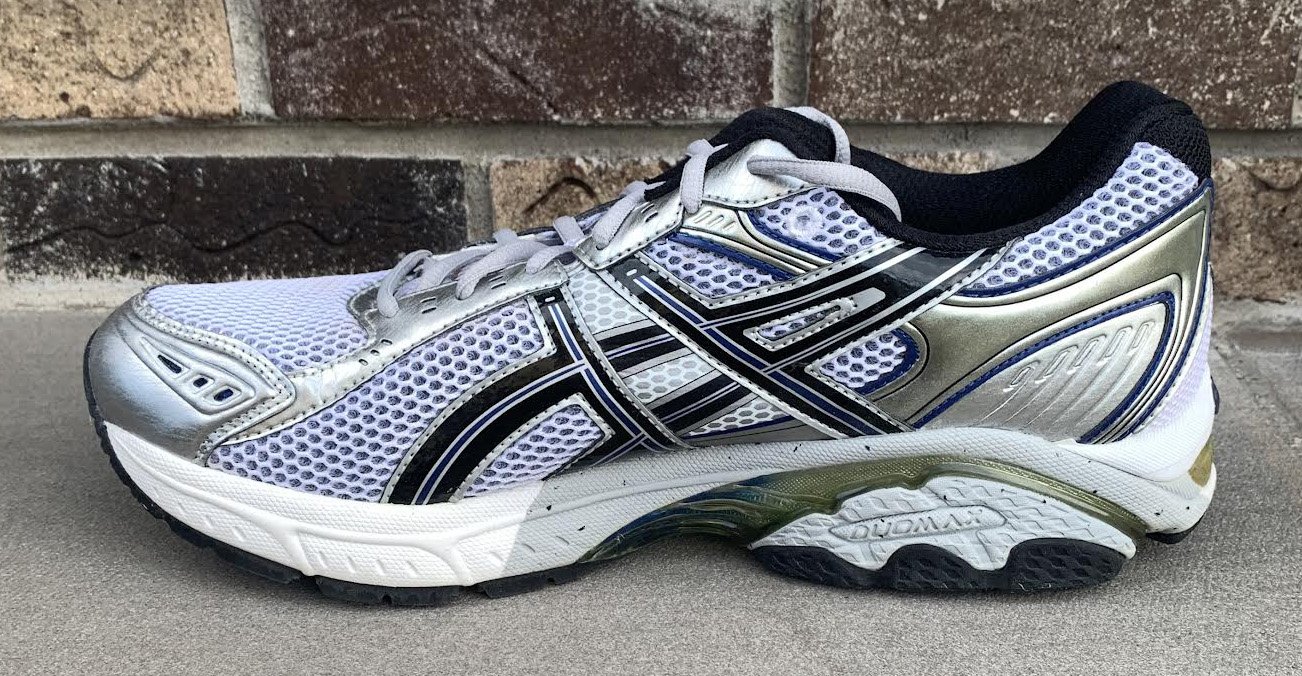 right side of asics .jpg