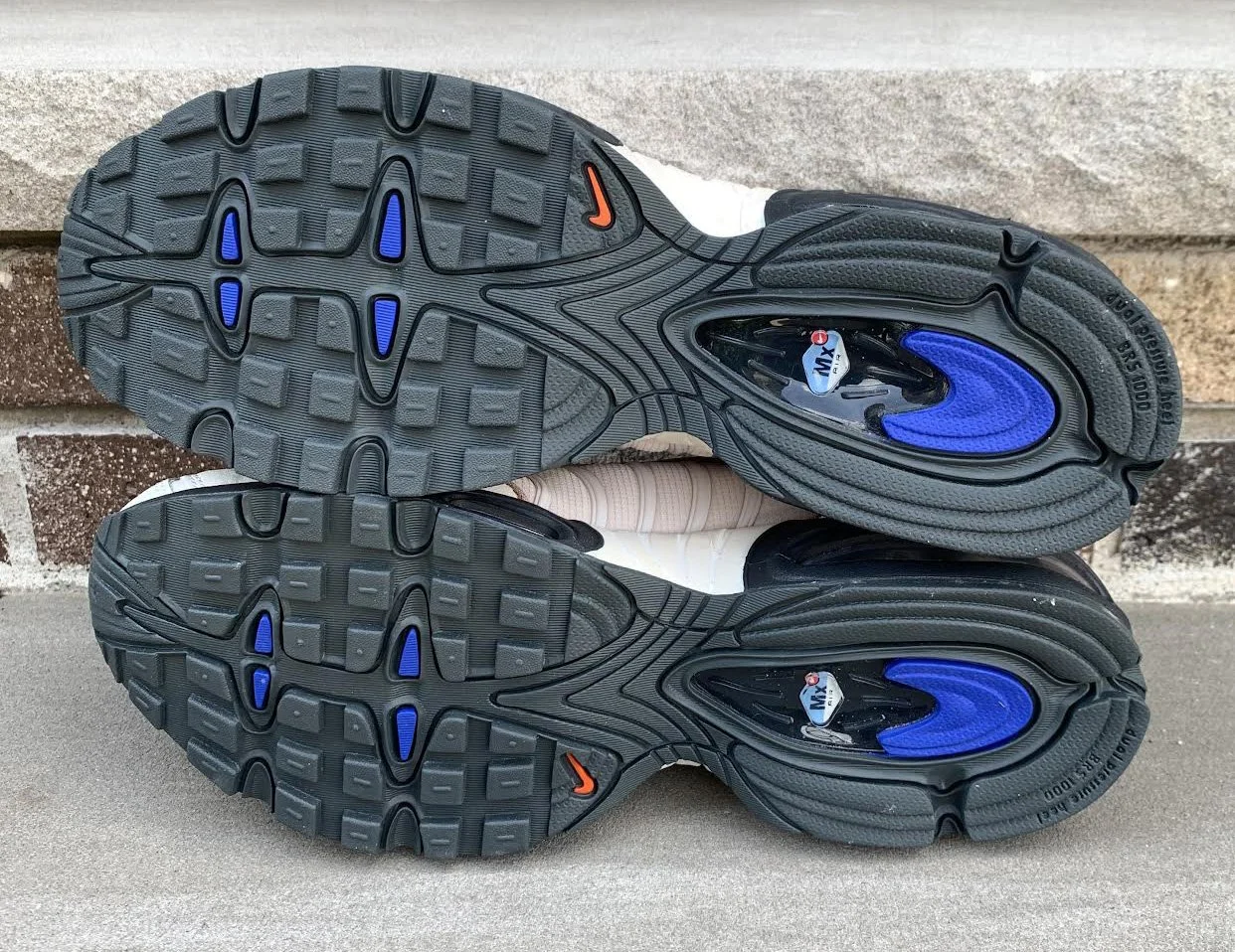 bottom of Nike Tailwind .jpg