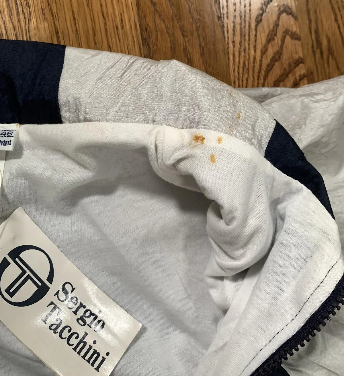 spots on lining .jpg