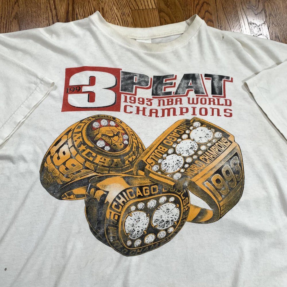 Vintage Chicago Bulls 3-Peat White T-Shirt Sz. M