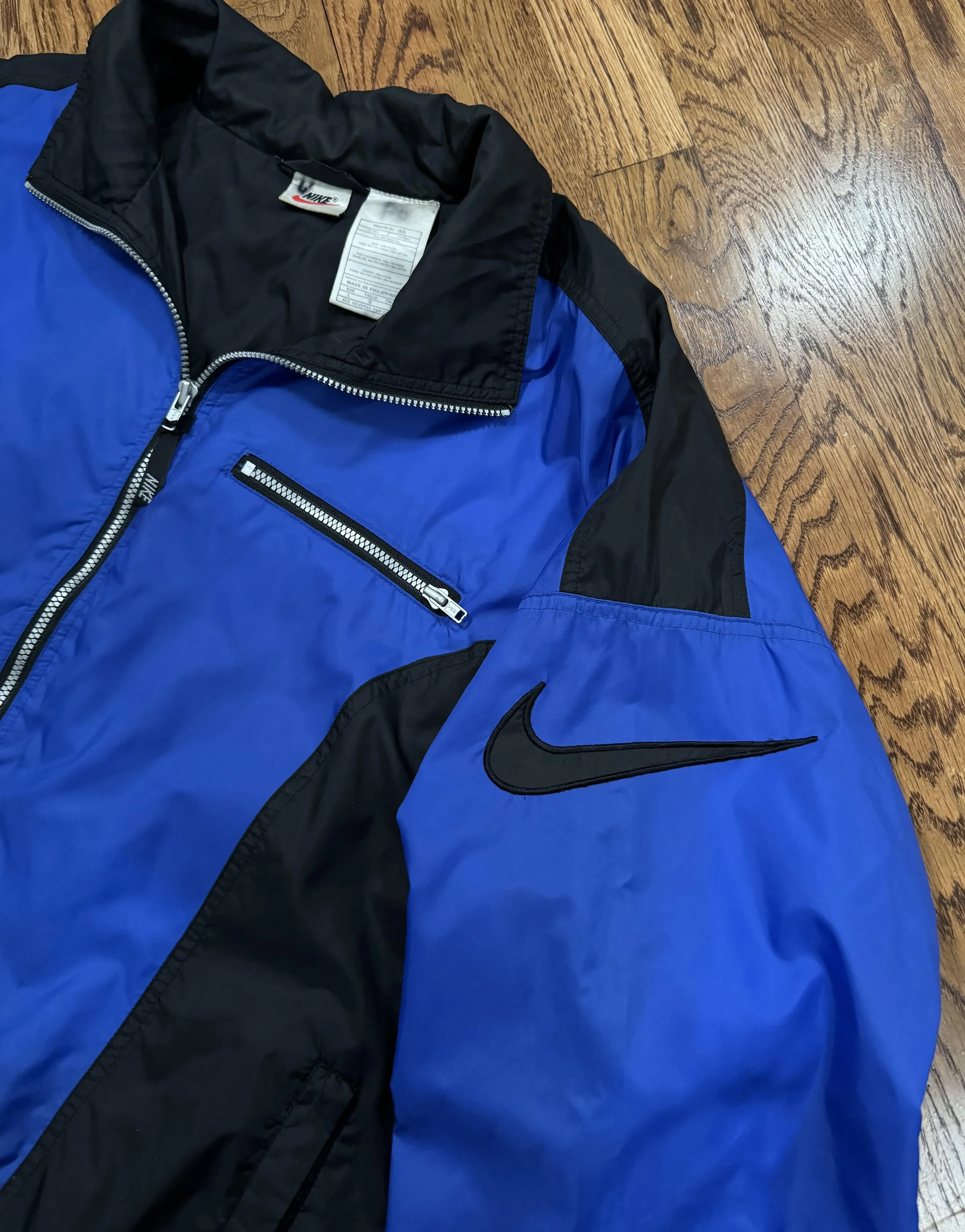 Nike Swoosh logo.jpg
