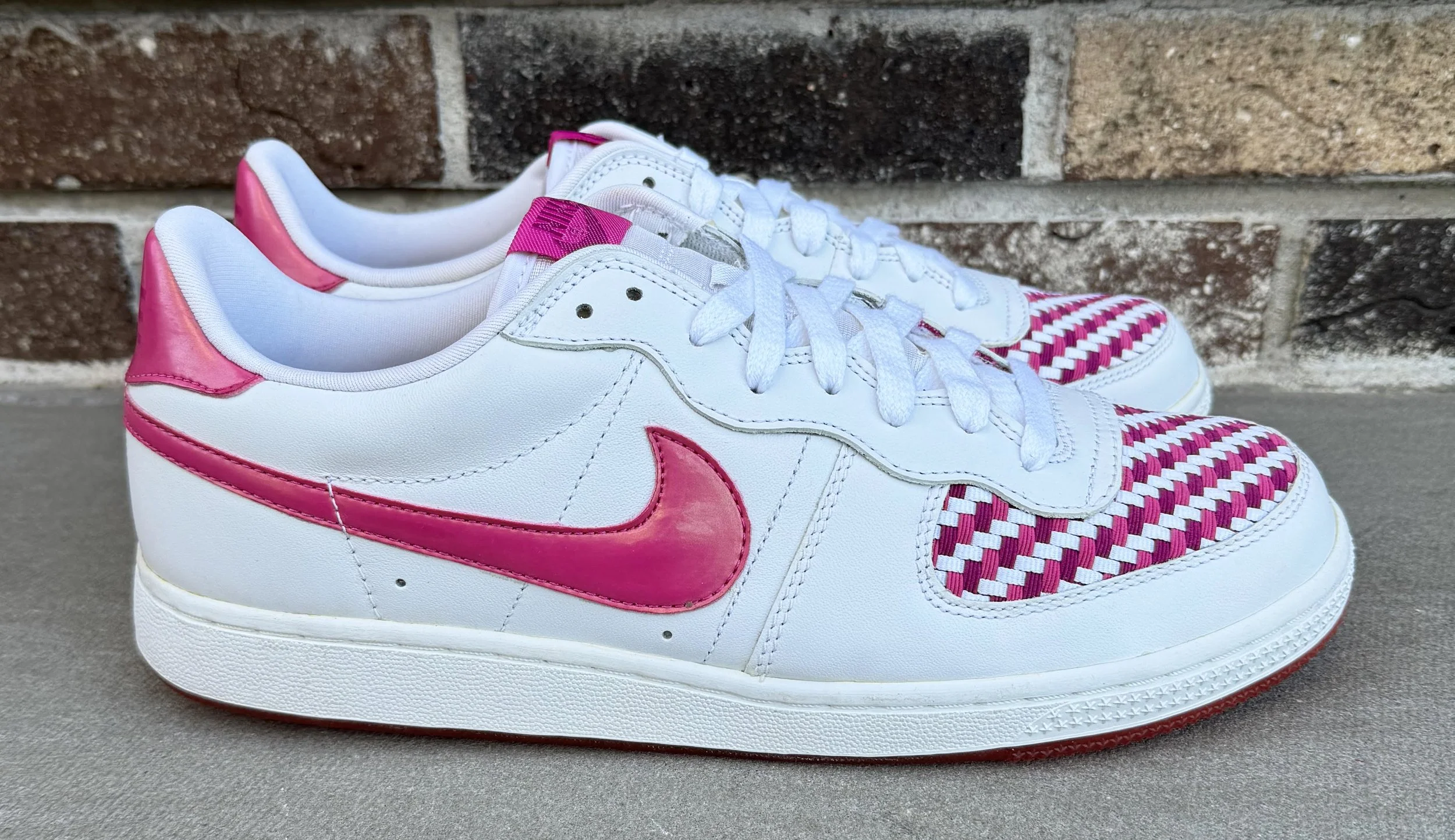 side of Nike legend pink .jpg