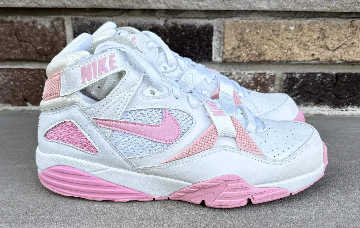 Side of Trainer Max 91 Pink .jpg