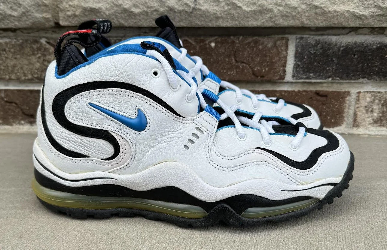 side of Bus Max Bettis .jpg