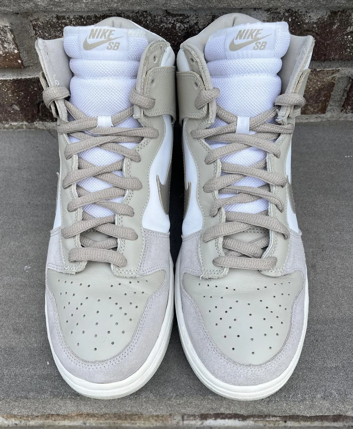 front of Nike SB Dunk Khaki .jpg