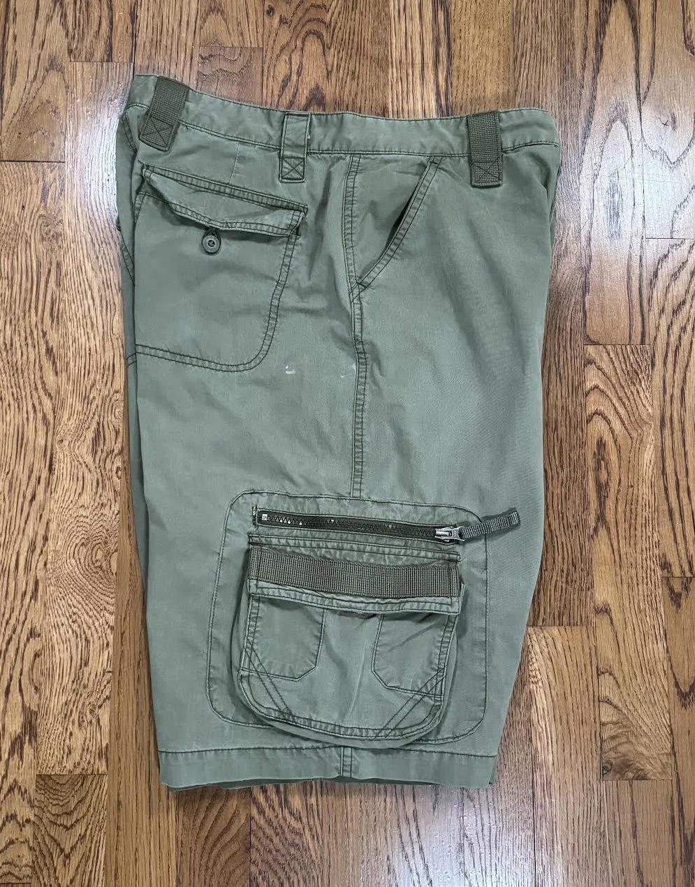 Side of Old Navy Cargo Shorts 2 .jpg