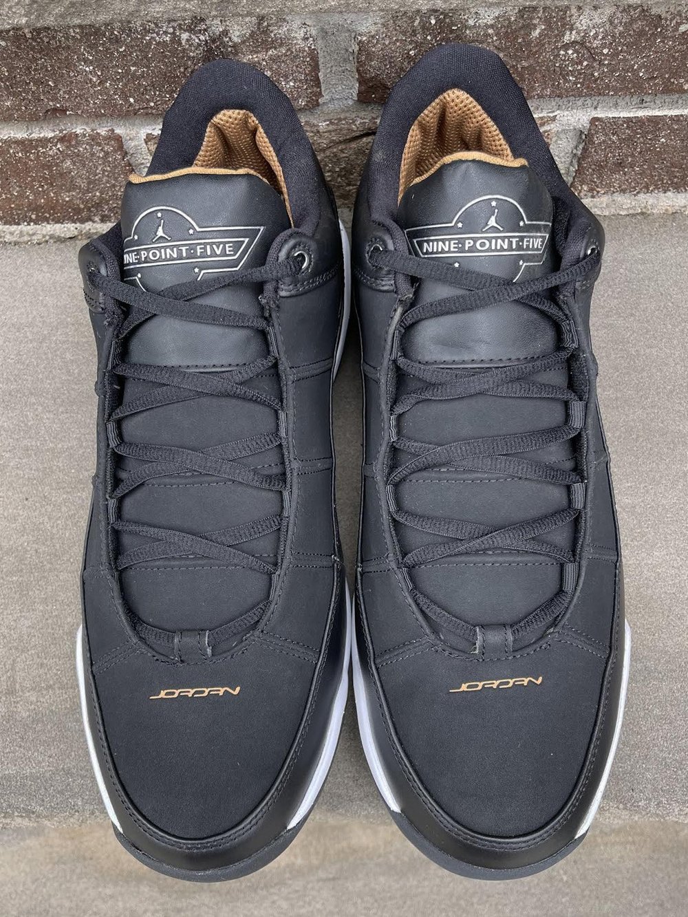 Jordan 9.5 Team Low Black / Metallic Silver Miners Gold  display picture 1