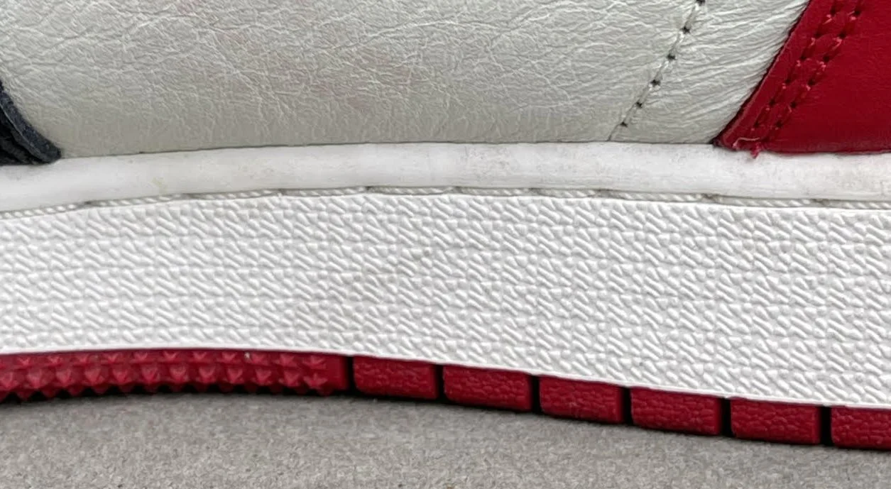 marks on midsole .jpg