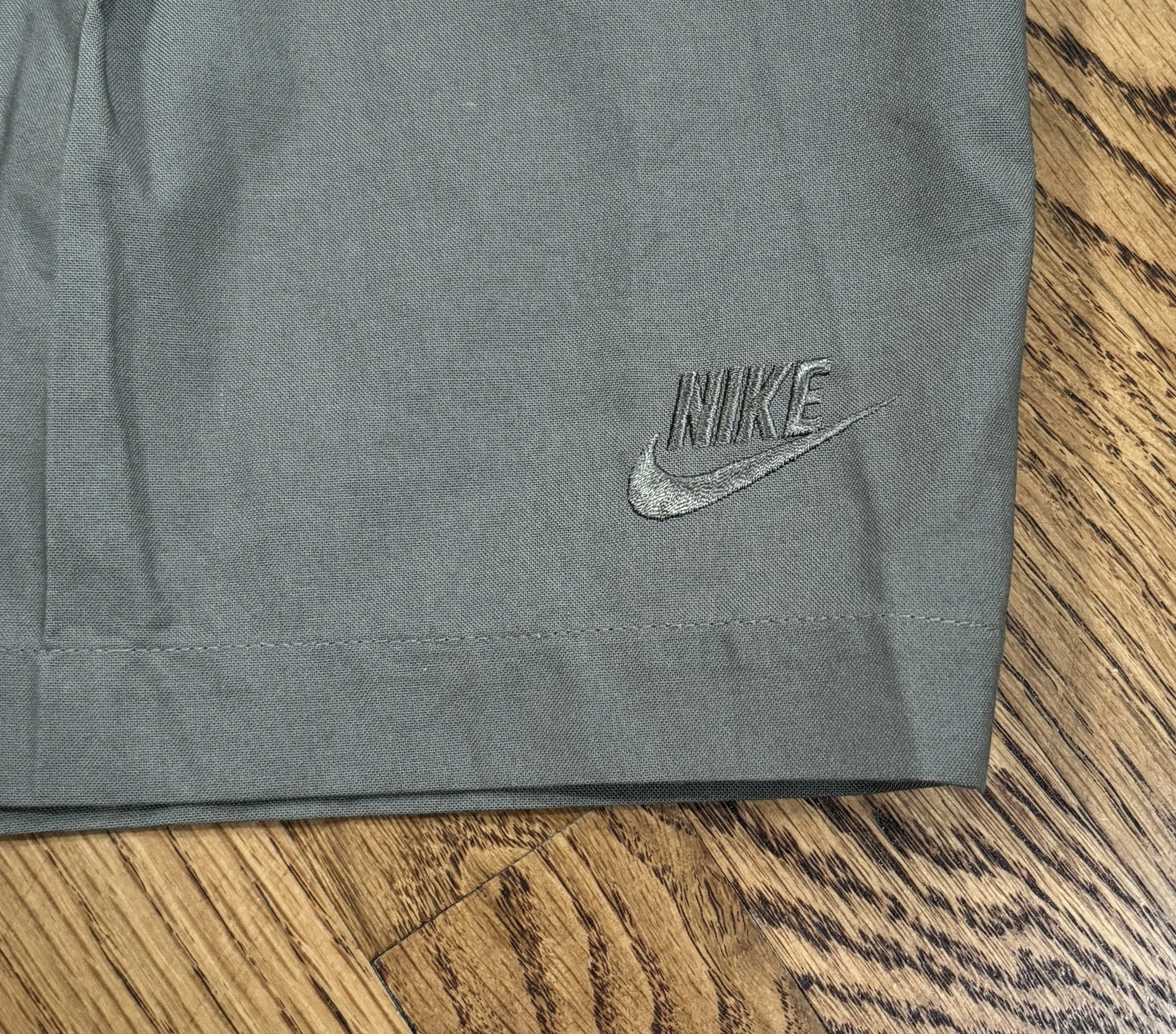 Nike Swoosh logo.jpg