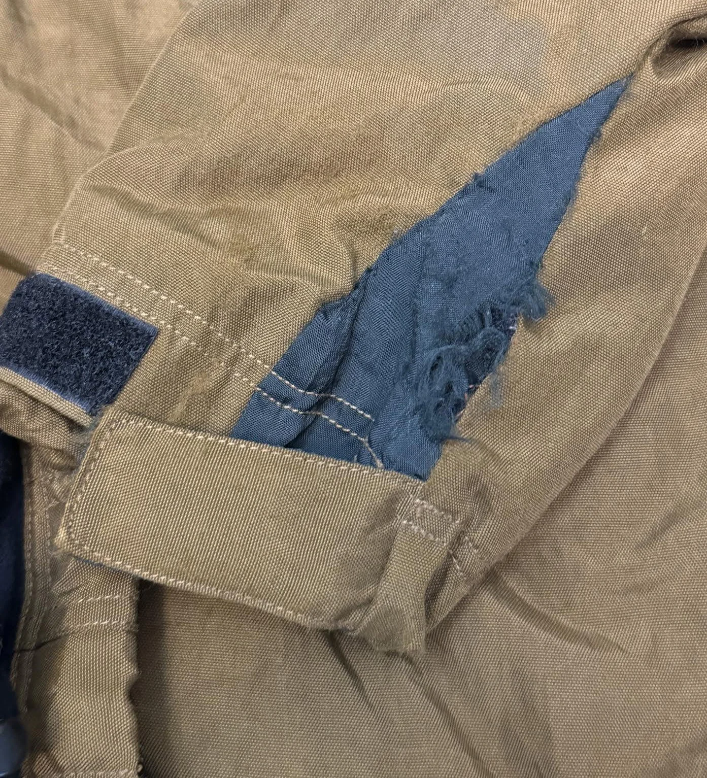 right cuff has wear .jpg