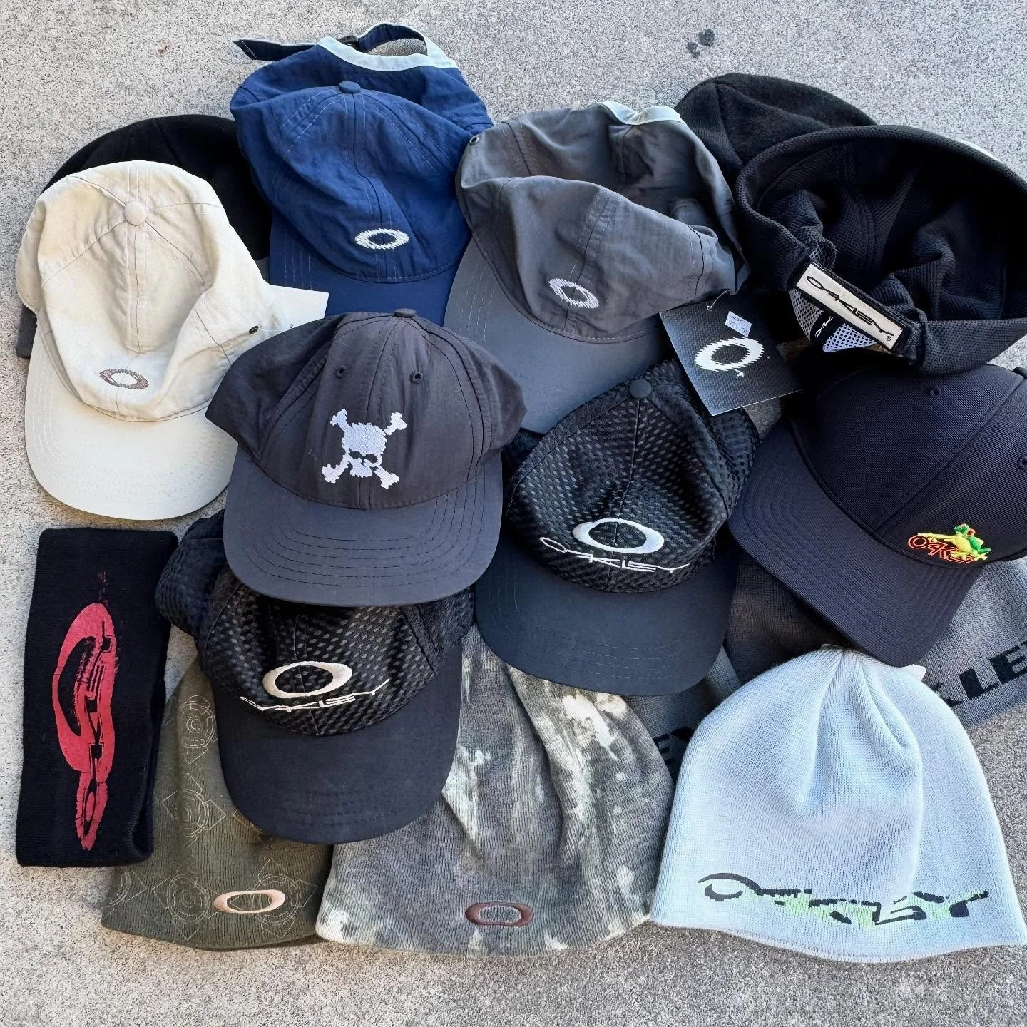 Vintage Oakley hats just listed to our website.

#vintageoakley