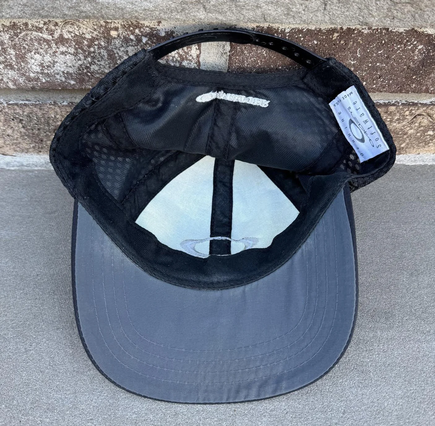 inside of Oakley cap mesh.jpg