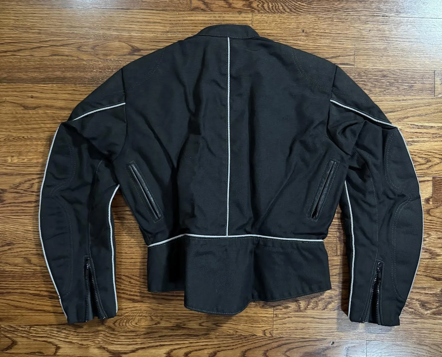 back of womens Vanson jacket.jpg