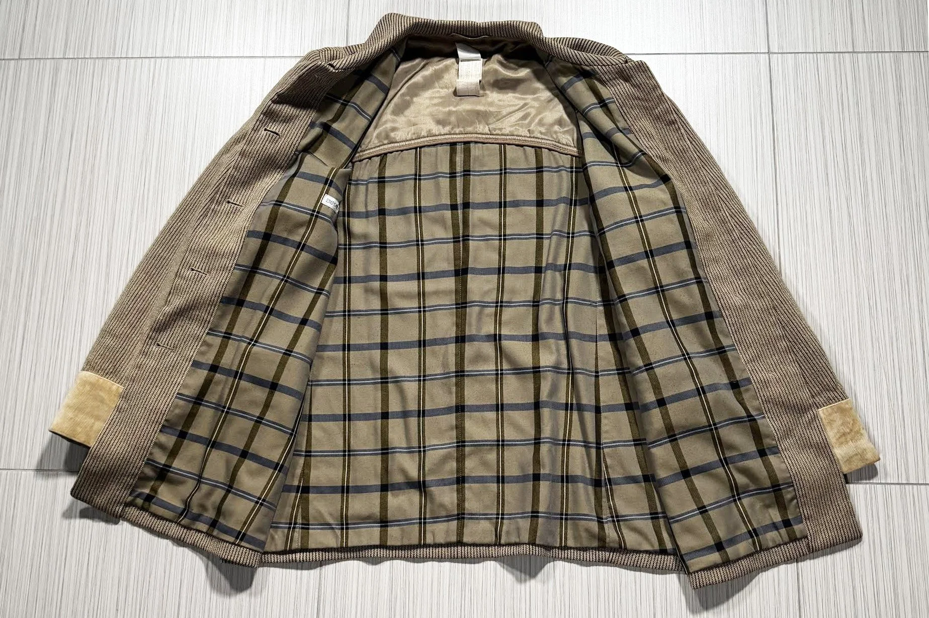 inside of Plaid Jacket.jpg