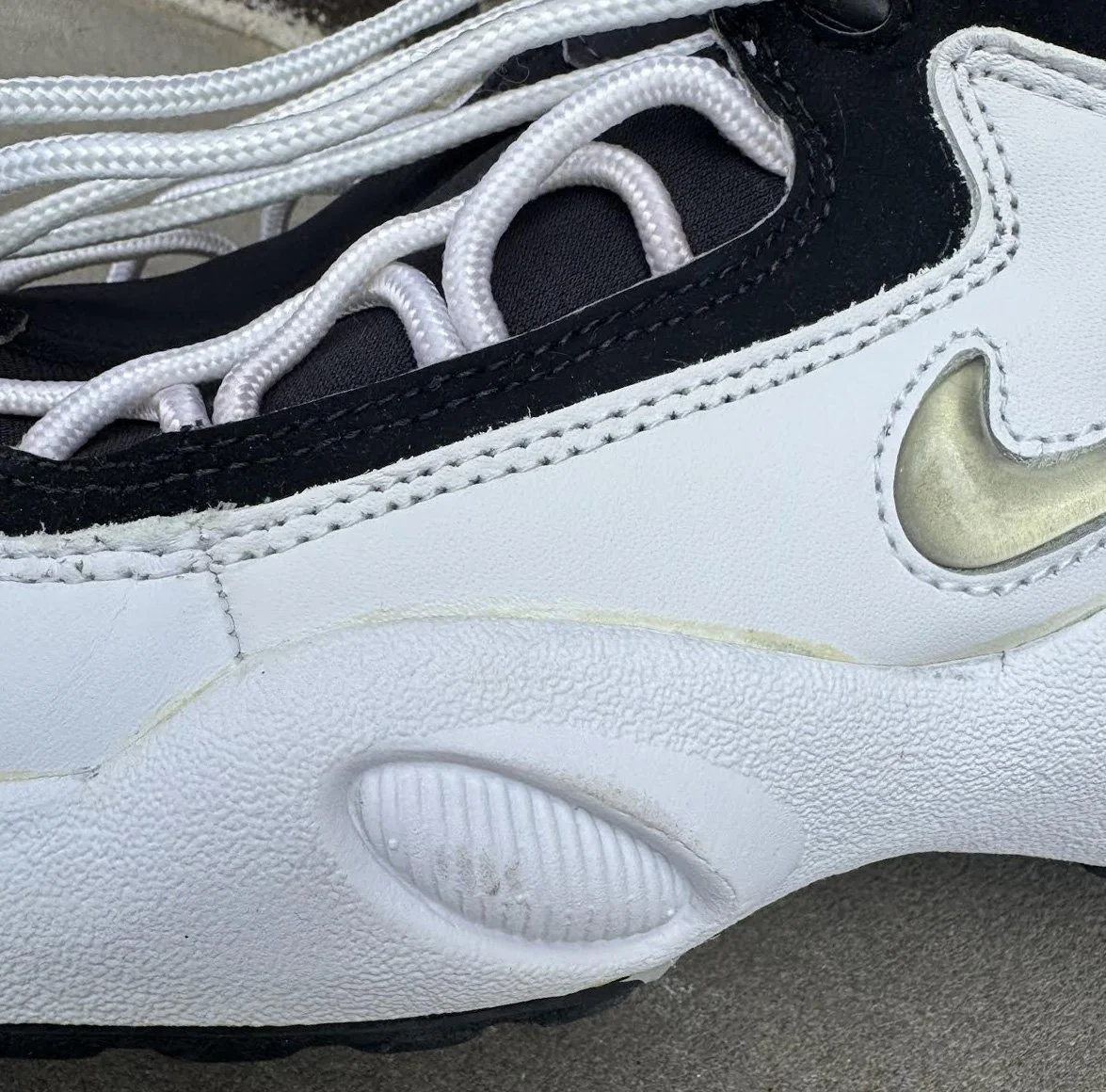 Nike Air Lambaste White / Metallic Silver / Black (Size 10.5  display picture 1