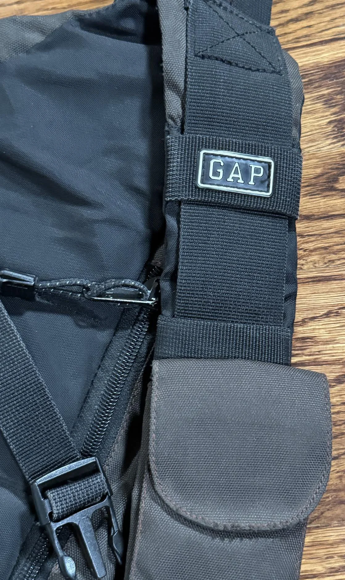Gap logo on strap.jpg