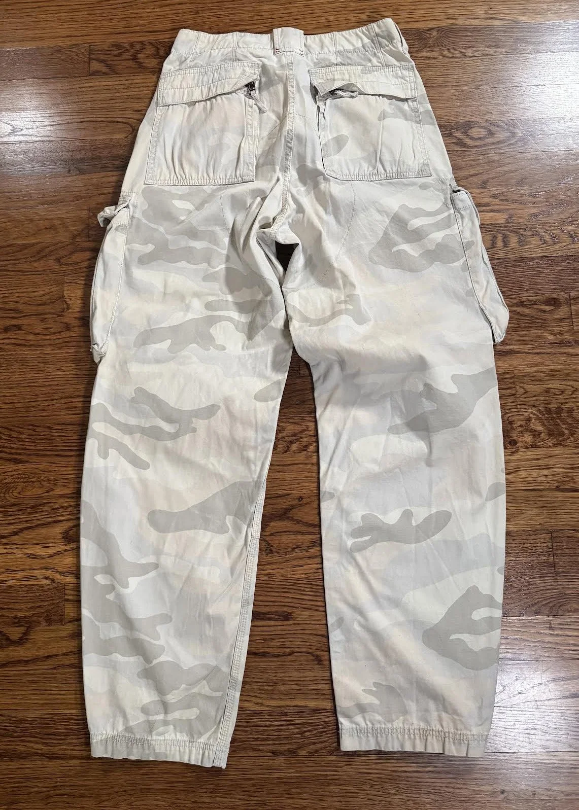 back of Gap cargo pants.jpg