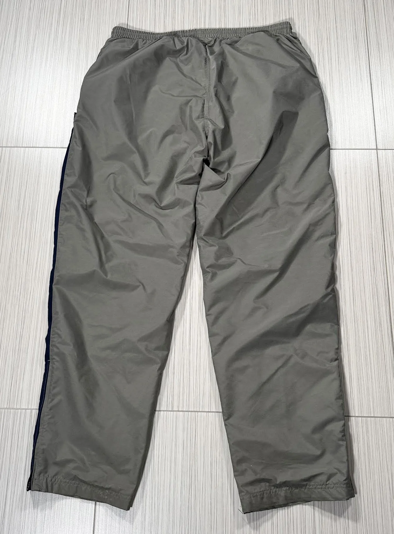 back of Nike Grey Cargos.jpg