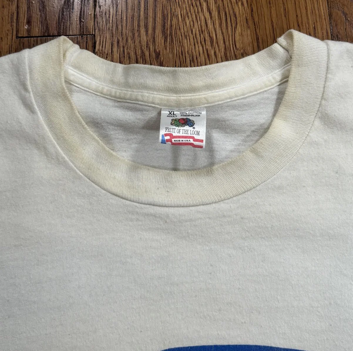 Yellowing to collar .jpg