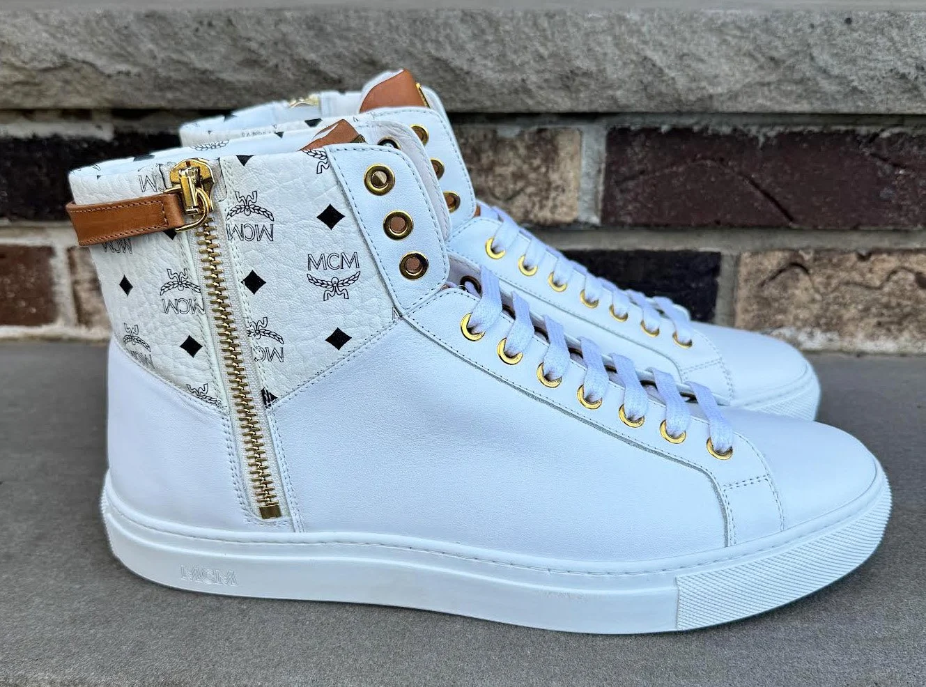 MCM White Leather Hi (Size 44) DS — RootsBK