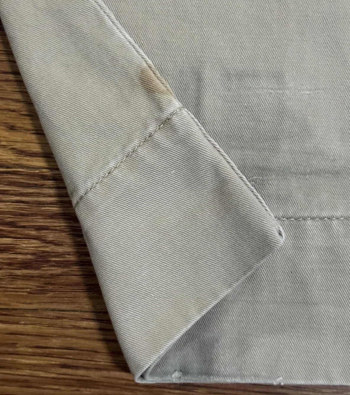 stain on bottom .jpg