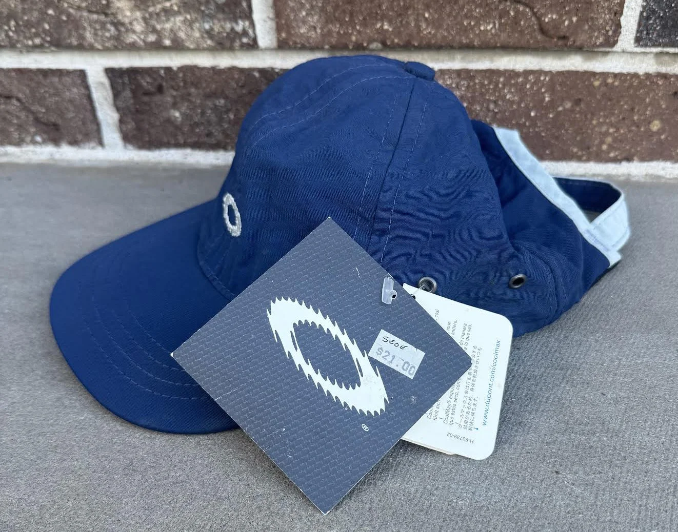 side of Oakley cap navy.jpg